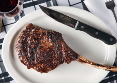 Tomahawk steak with steak knife